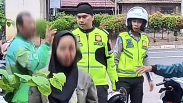 Oknum Driver Ojol di Palembang Aniaya Seorang Ibu Hingga Luka-Luka Akibat Cekcok Jalanan