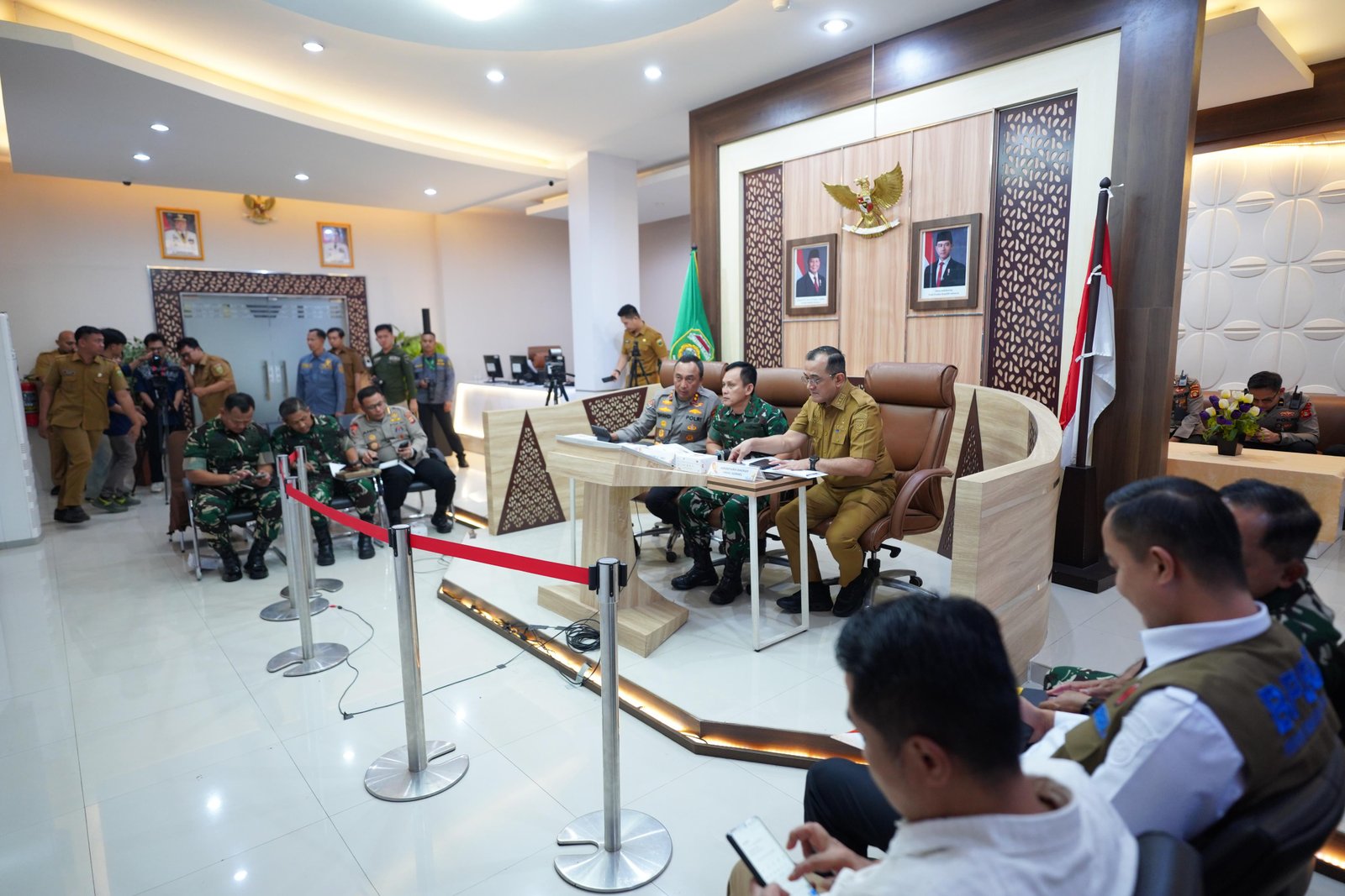 Sekda Sumsel Ikuti Rakor Bersama Menko Polkam Bahas Penanganan Karhutla Sumsel